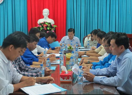 Đồng chí Lê Quốc Phong - Bí thư Trung ương Đoàn, Chủ tịch Trung ương Hội Sinh viên Việt Nam làm việc với các Bí thư đoàn trường học tại Cà Mau